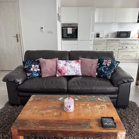 Beautiful In The Center Of شقة